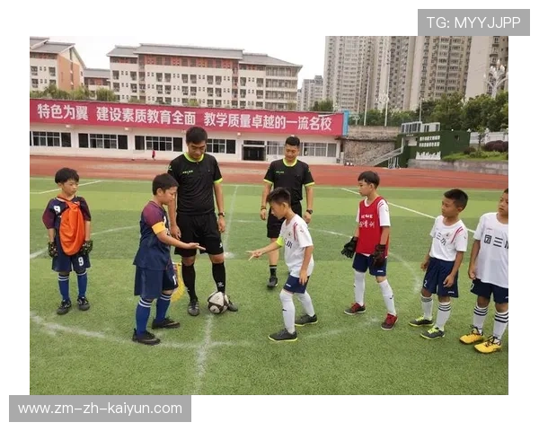 足球俱乐部在青训中推广人格教育与社会责任课程并行,足球俱乐部青训营