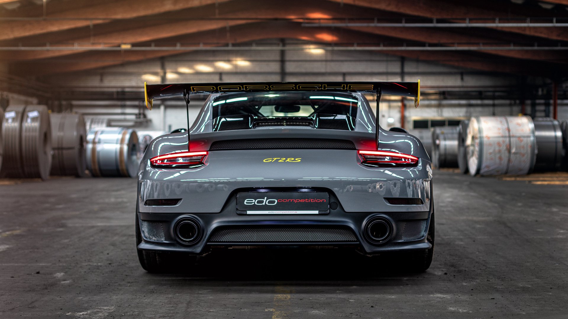 赫塔菲整体推进节奏统一形成攻防一体，赫塔菲队员